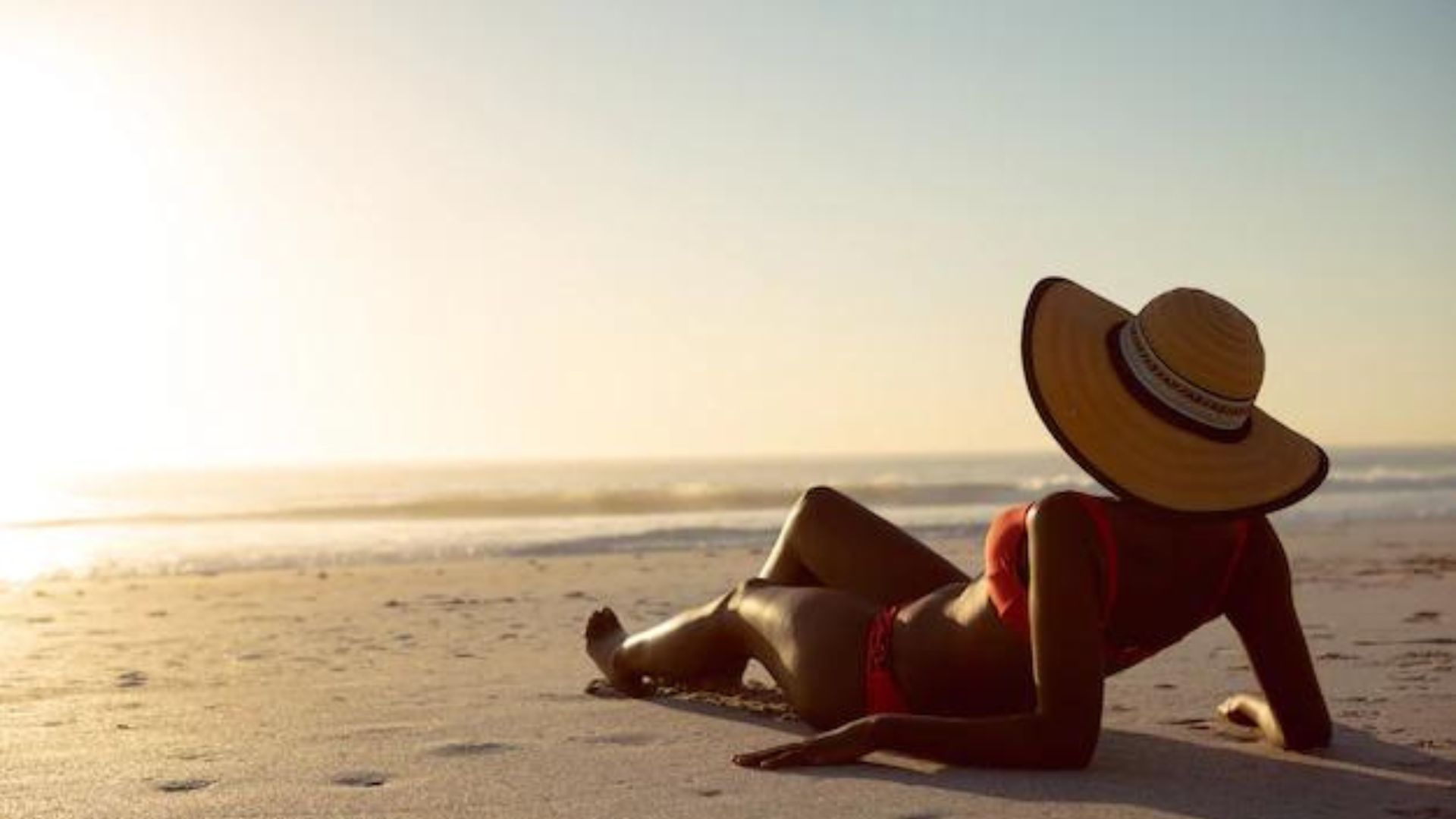 Pessoa ouvindo rádio online no celular