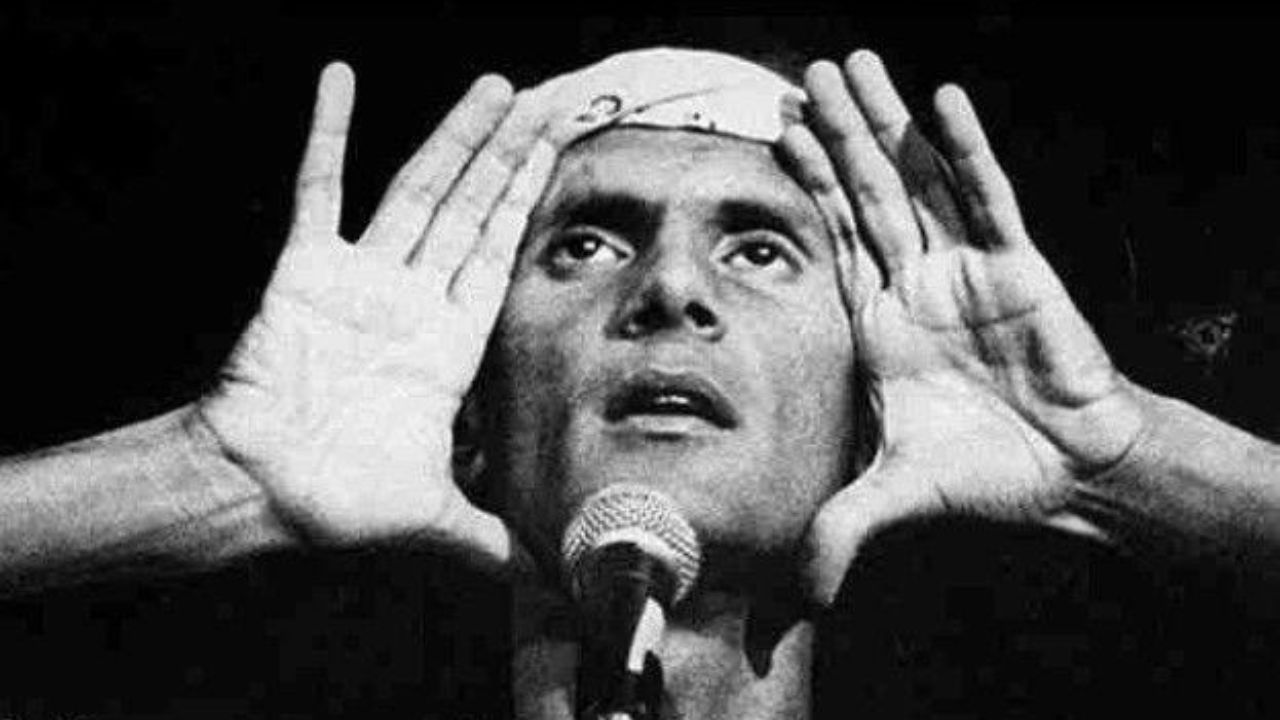 Décadas após sua morte, Cazuza permanece como um dos artistas mais virais e necessários da música brasileira. Entenda como hinos como "Brasil", "Ideologia" e "O Tempo Não Para" atravessaram gerações e por que suas frases sobre política e sociedade continuam descrevendo exatamente a realidade atual do país.