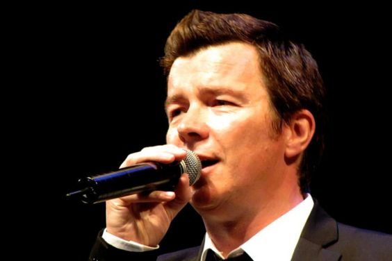 Como está Rick Astley hoje